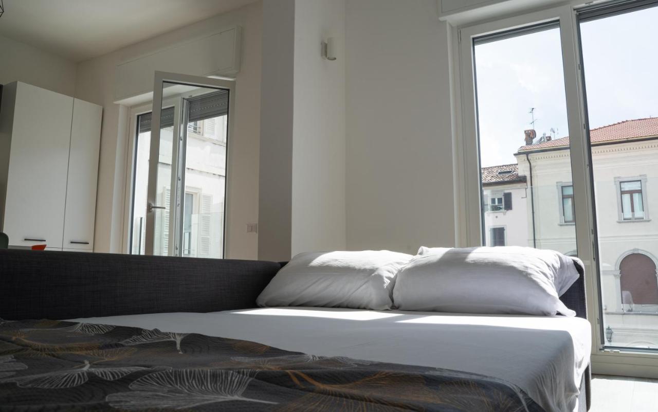 Ferienwohnung Piazza XX Settembre - Feel The Centre Lecco Exterior foto